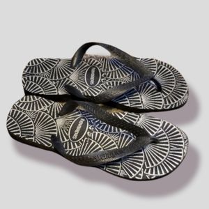 Havaianas rubber flip flop sandals